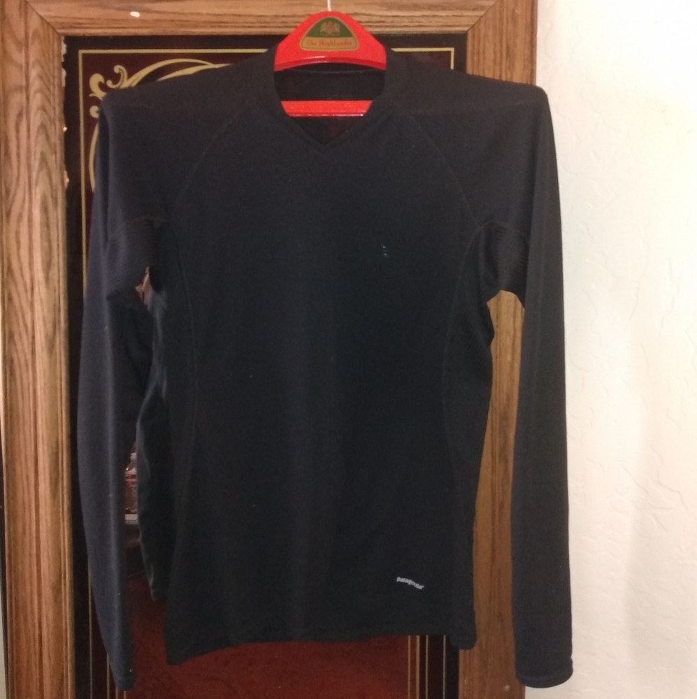 Patagonia Men's EUC Black mesh layer long sleeve compression M/L